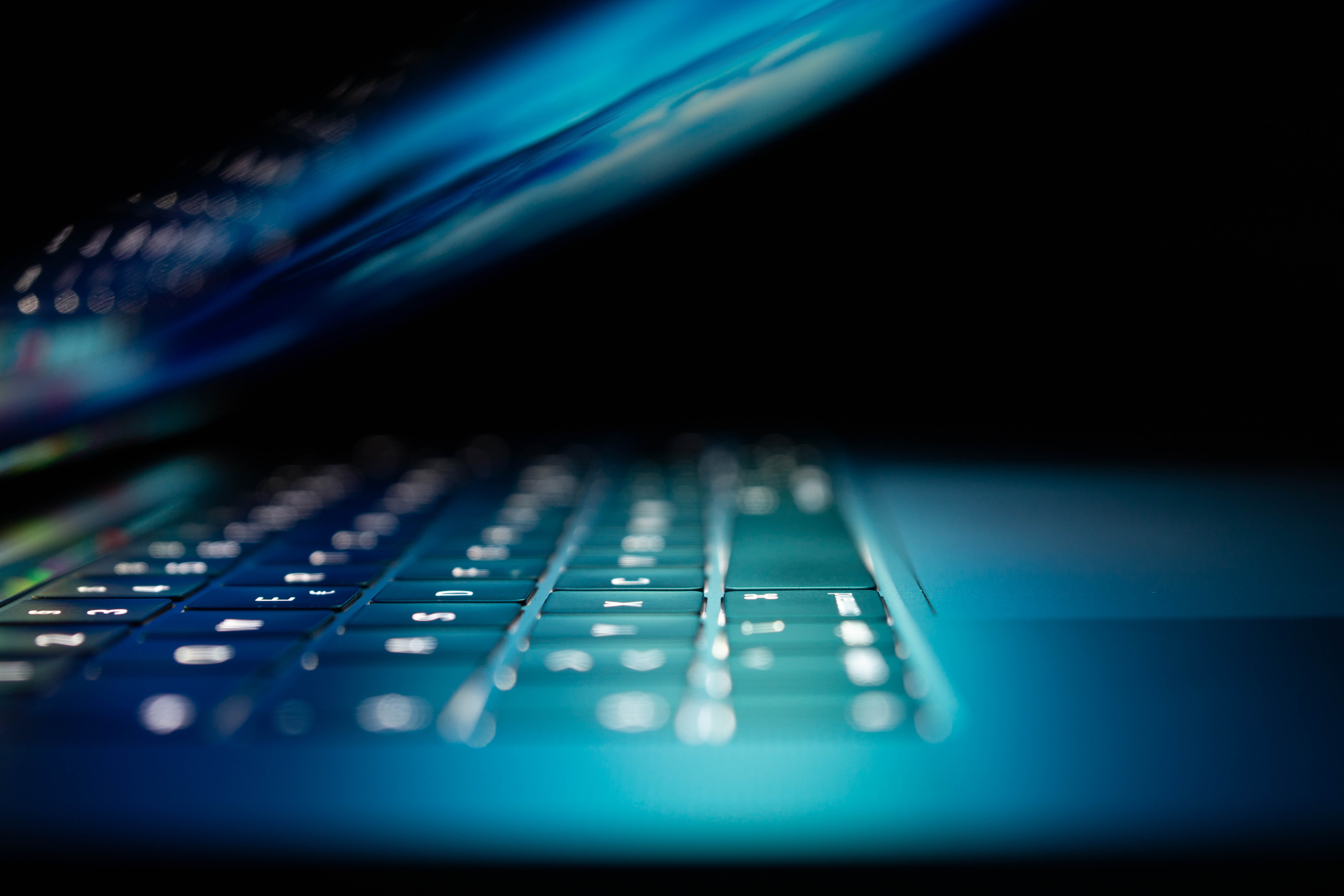 Laptop by Philipp Katzenberger, Unsplash